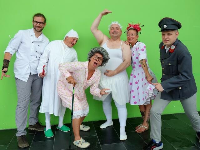 Spaß und gute Unterhaltung sind garantiert, wenn das Marktbrettl Lenzing seinen großen Auftritt im Kulturzentrum hat.  | Foto: Marktbrettl