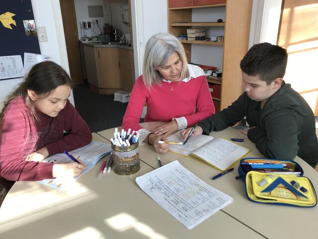 Elisabeth Angermayr, die sich im Lerncafé ehrenamtlich engagiert. | Foto: Caritas