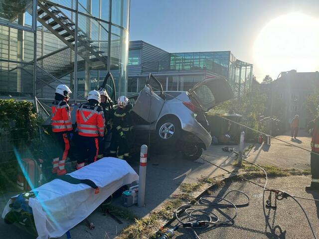 In Penzing kam es zu einem schweren Verkehrsunfall.  | Foto: Berufsrettung Wien