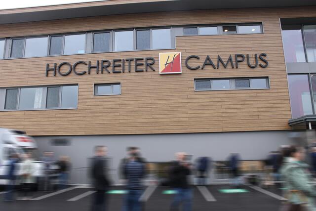 2022 eröffnete Hochreiter in Bad Leonfelden seinen Campus, der 40 Lehrlingen eine Ausbildungsstätte und Unterkunft bietet. | Foto: Gernot Fohler