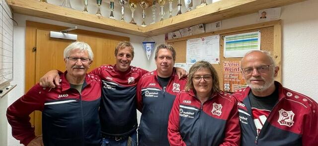 Die Gewinner der Sommerliga 2023 v.l.: Karl Mages, Christian Kammerlander, Dominik Krainer, Stefanie Krepler und Burkhard Beirer. | Foto: Schneider