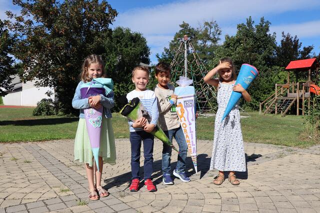 Annika, Daniel, Aaron und Lilo aus Apetlon freuen sich mit ihren insgesamt 2.569 Schulkolleginnen und -kollegen der ersten Klassen im Burgenland auf den Start ins Schulleben. | Foto: Kathrin Haider