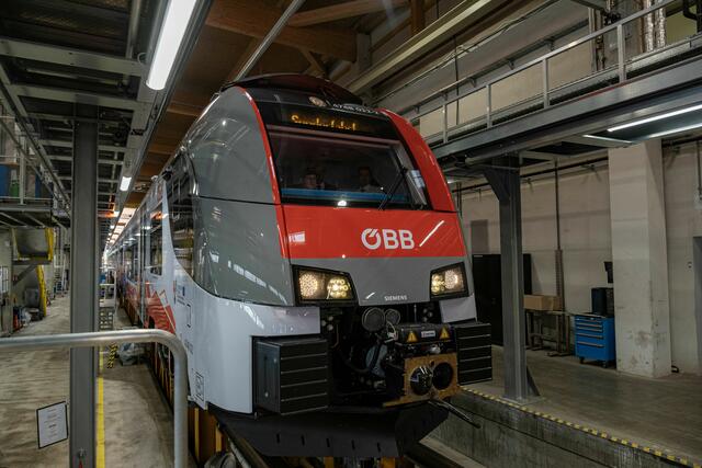 Neuer ÖBB Cityjet Siemens Desiro ML in der neu errichteten Werkshalle von ÖBB Train Tech. | Foto: © ÖBB/Emanuel Kaser 