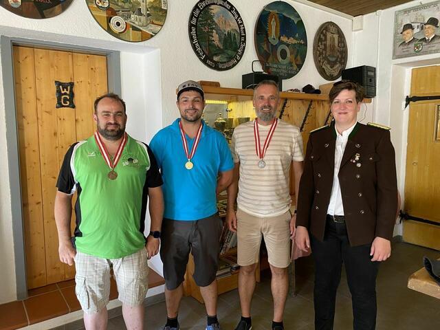 von links nach rechts: Schranz Martin, Seifert Tobias, Neuner Marco und Bez. OSM Walzthöni Barbara
 | Foto: Karin Neuner