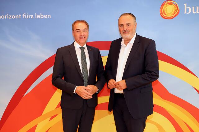 Landeshauptmann Hans Peter Doskozil und Soziallandesrat Leonhard Schneemann präsentierten das ausgeweitete Pflegeanstellungsmodell, welches ab 2024 in Kraft treten soll. | Foto: Landesmedienservice Burgenland 