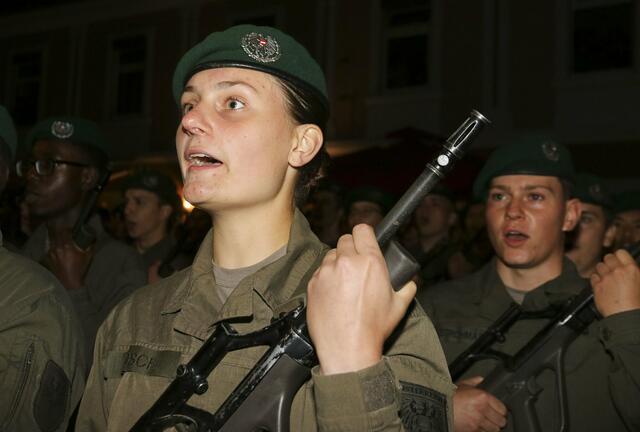 Das Treuegelöbnis musste laut nachgesprochen werden. | Foto: Österr. Bundesheer