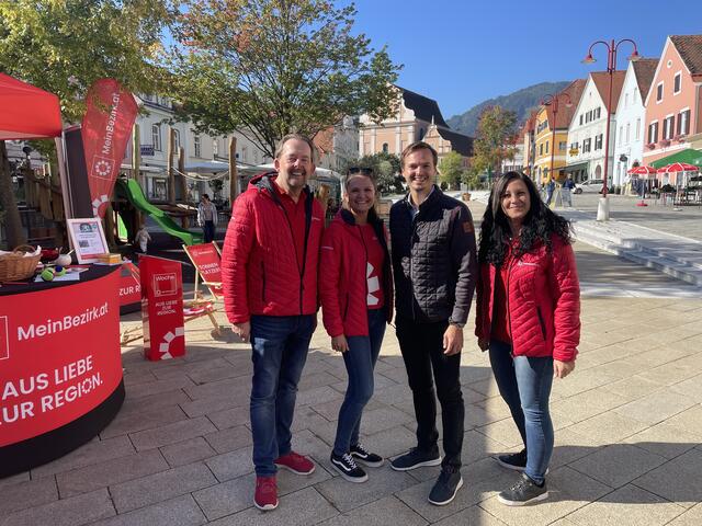 Holten sich die Ideen, Wünsche und Sorgen der Frohnleitnerinnen und Frohnleitner ab: Herbert Ebner (MeinBezirk.at-Geschäftsstellenleiter Graz-Umgebung Nord), Vanessa Mischinger (Marketing MeinBezirk.at), Bürgermeister Johannes Wagner, Marion Mayr (MeinBezirk.at) | Foto: RegionalMedien Steiermark
