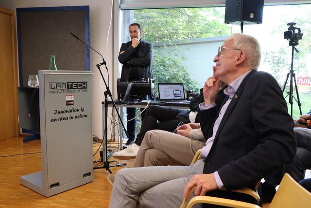Auch Landecker Bürgermeister Herbert Mayer war anwesend. | Foto: Celina Leitner