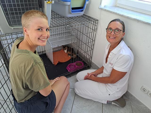 VET Margit Faffelberger mit Tochter Iris und Katze Trixie | Foto: Stefanie Machtinger