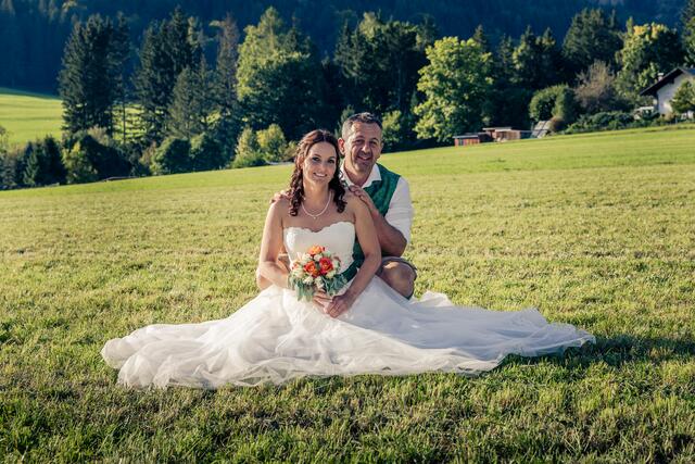 Evelyn und Martin Persch aus Wald am Schoberpaß lernten sich vor 18 Jahren kennen, nun haben sie geheiratet. | Foto: Helmut Niemand