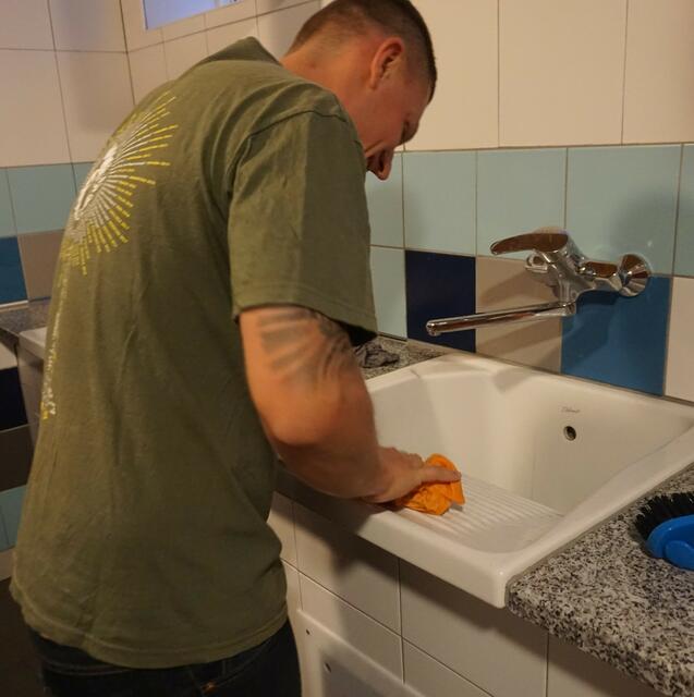 Handwäsche in der Wäscherei