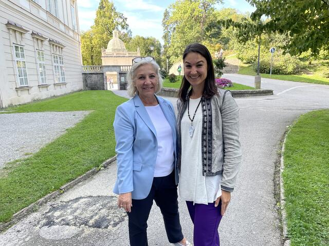 Sozial-Stadträtin Andrea Brandner und die Projektverantwortliche Isabel Bojanovsky | Foto: Lisa Gold