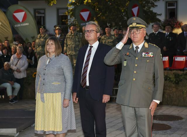 Bürgermeisterin Eva Karrer, Landeshauptmann Christopher Drexler und Militärkommandant Brigadier Heinz Zöllner | Foto: Österr. Bundesheer