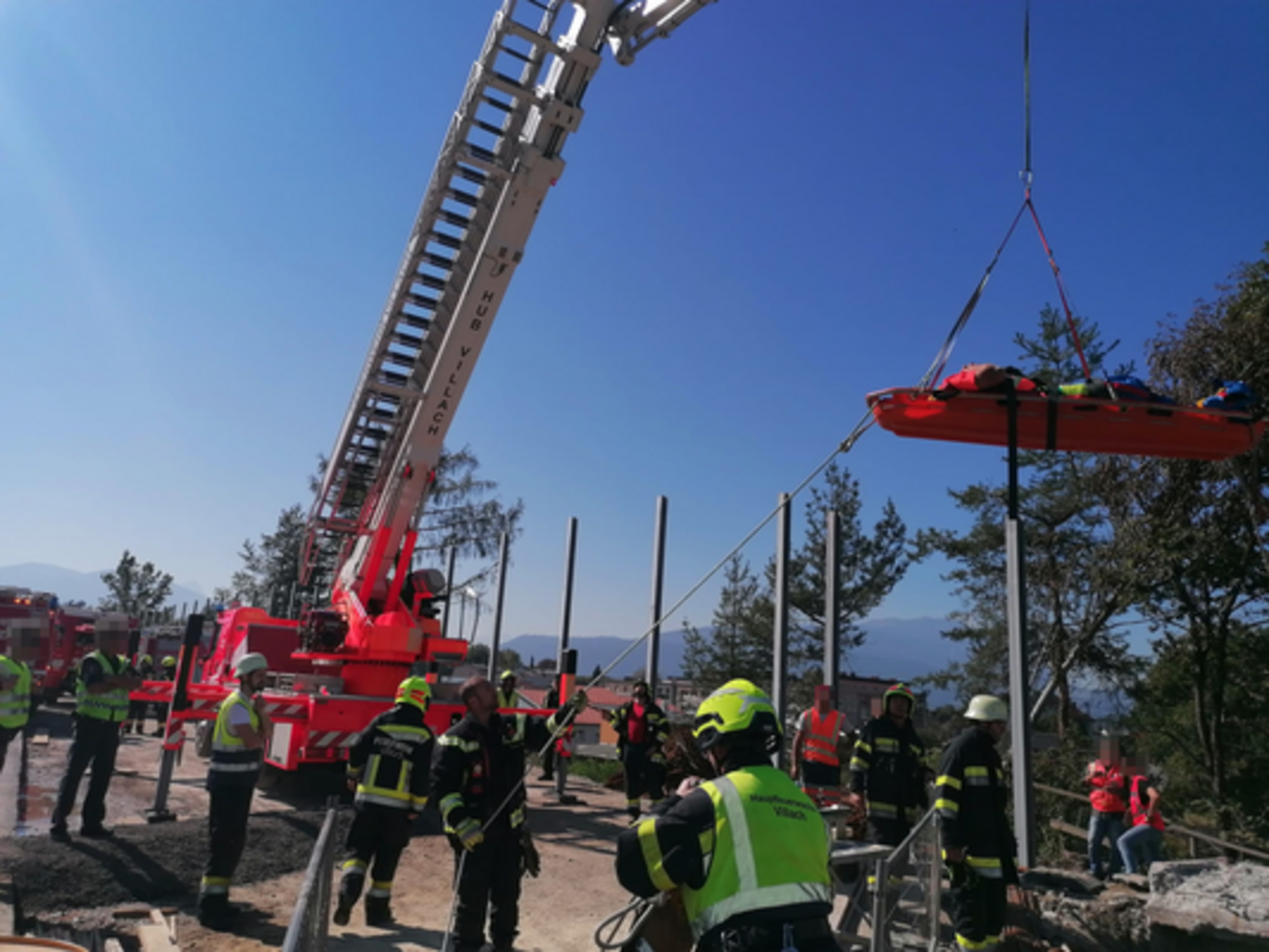 37-J-hriger-musste-mittels-Kran-geborgen-werden