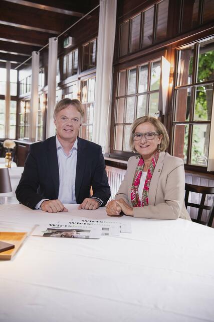 Michael Duscher – Geschäftsführer Niederösterreich Werbung, Landeshauptfrau Johanna Mikl-Leitner | Foto: © Daniela Matejschek