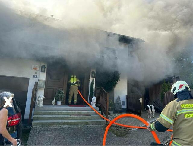 In Henndorf kam es heute Vormittag zu einem Kellerbrand.  | Foto: FF Henndorf