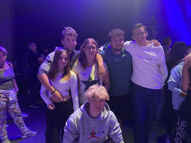 Alexander Eder - Die nicht GANZ NORMAL Tour 2023 im VAZ
Emilia, Jonas, Yvonne, Marco, Lukas und Elias im VAZ! | Foto: Nina Taurok