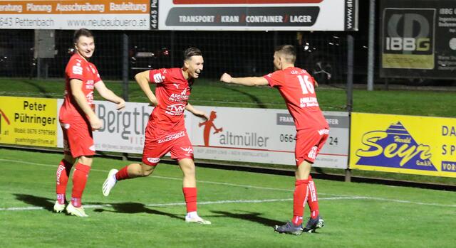 Doppeltorschütze Tobias Riedler brachte Pettenbach/Grünau an diesem Abend auf die Siegerstraße. | Foto: Toni Fekete