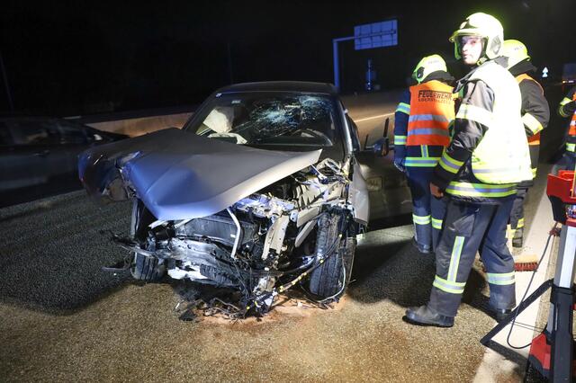 Feuerwehr, Rettungsdienst, Notarzt und die Polizei standen im Einsatz.  | Foto: laumat.at/Matthias Lauber