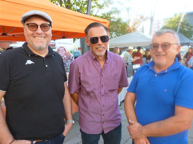 Die Besucher genoßen das super Wetter und die zahlreiche Vielfalt an Speisen auf dem Genussmarkt am Oberpullendorfer Hauptplatz!