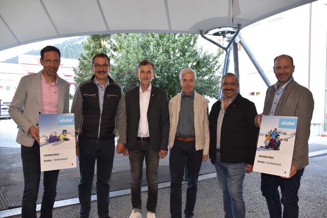TVB-Obmann Adrian Siller mit den Stubaier Bürgermeistern Andreas Gleirscher (Neustift), Johann Deutschmann (Fulpmes), Hermann Steixner (Schönberg), Peter Lanthaler (Telfes) und PV-Obmann Daniel Stern (Mieders, v.l.) | Foto: Kainz