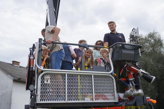 Mit der Teleskophebebühne ging es für die Besucher hoch über die Dächer von Oberwart. | Foto: Michael Strini