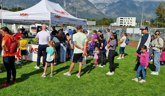 Riesenandrang an der Ausgabestation zum ASVÖ Tirol-Familiensporttag.