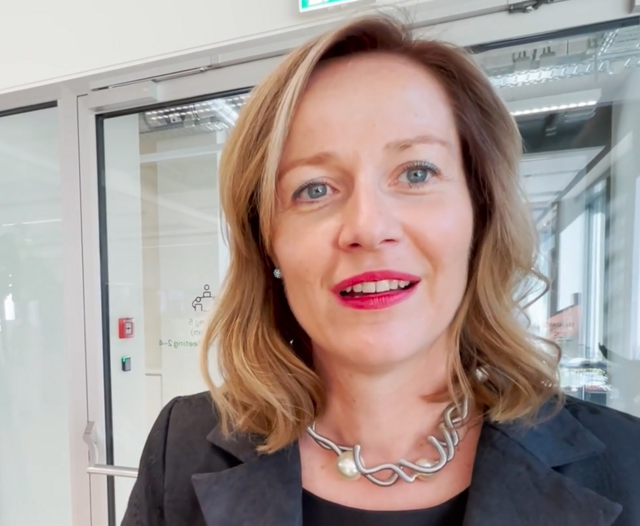 "Wir bringen erfahrene Unternehmer mit jungen, kreativen Leuten mit neuen Ideen zusammen", sagt Karin Raab-Oertel  | Foto: Martin Schöndorfer, 2023