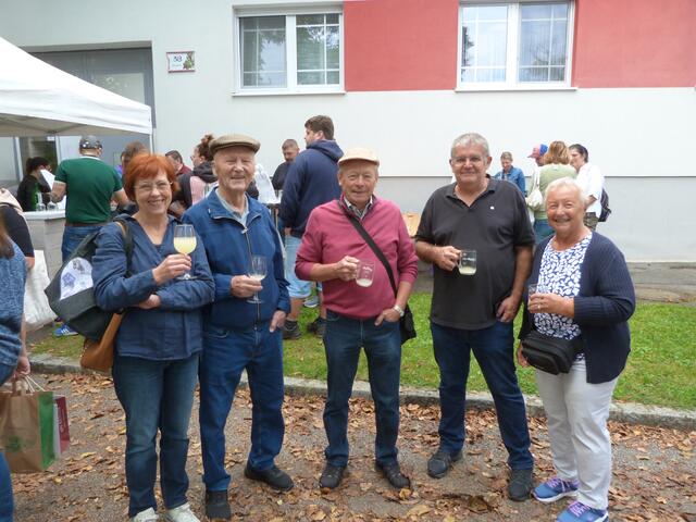 Auch die Verkostung verschiedenster Getränke durfte am Raidinger Bauernmarkt nicht fehlen!