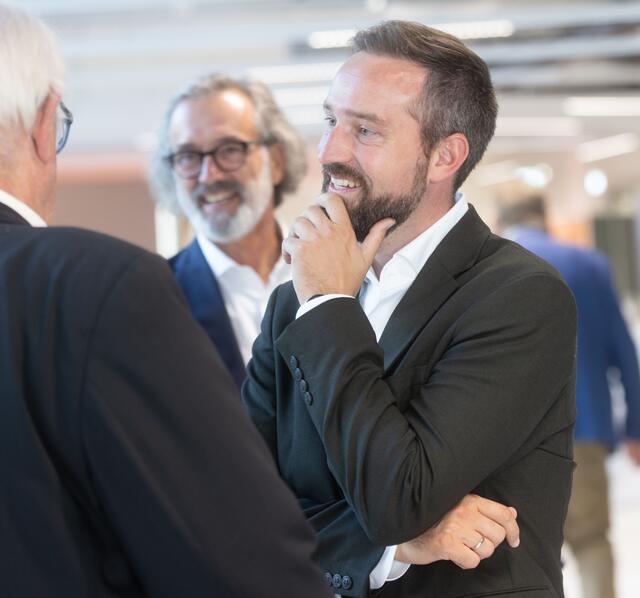 Landeshauptmann Stellvertreter Stefan Schnöll überzeugt sich direkt vor Ort von den neuen Möglichkeiten im Techno-Z Puch-Urstein. | Foto: wildbild