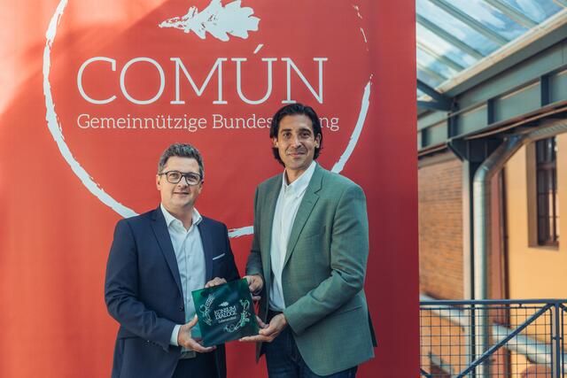 LR Lindner bedankt sich bei Sebastian Born-Mehna für die gute Organisation der Konsumdialoge.
 | Foto: MecGreenie