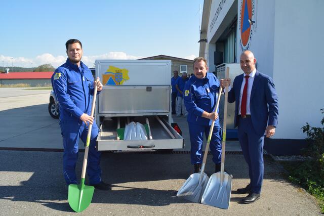 Zivilschutz-Landesrat Christoph Luisser (rechts) besuchte das Zivilschutzzentrum Gmünd. | Foto: Pilz