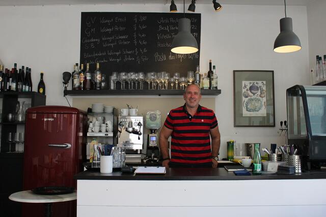 Philipp Barosch vom "Nido Bistro" in der Borschkegasse 1 unweit vom Allgemeinen Krankenhaus. | Foto: Martin Jelicic