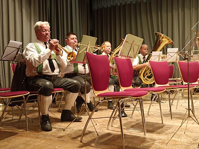 Die Musikkapelle Fulpmes freute sich über einen vollen Gemeindesaal bei ihrem herbstlichen Konzert. 
 | Foto: privat