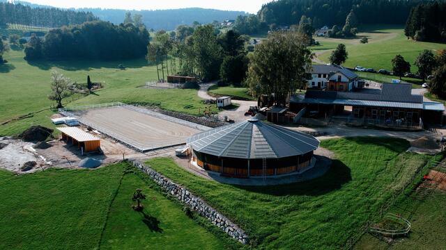 Der ehemalige Bauernhof in Traberg wurde Schritt für Schritt umgebaut. | Foto: Foxhill Ranch