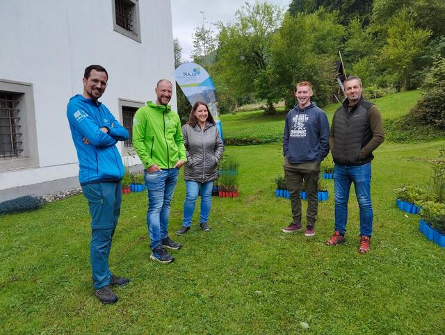 Unsere Nationalparkbuam  mit Waldbauern und Waldbäuerin | Foto: Veronika Frank