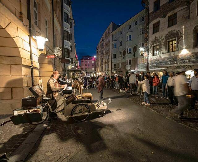 Bei der Shopping Night sorgte ein buntes Rahmenprogramm für Unterhaltung.  | Foto: Axel Springer 