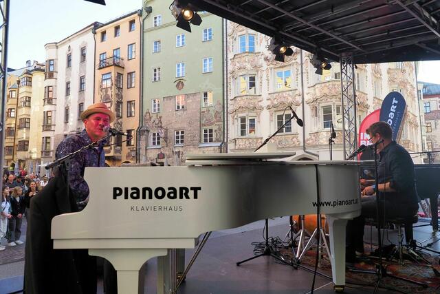 Während der Shopping Night erklang an vielen Plätzen Klaviermusik in all ihren Facetten.  | Foto: Axel Springer 