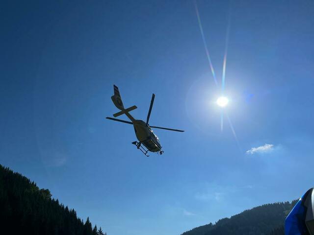 Der Rettungshubschrauber brachte einen 26-jährigen Oberösterreicher nach Graz. | Foto: RMS