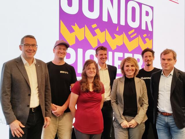 Projektstart: Bürgermeister Markus Vogl, Tobias Zachl (Steyr-Werke), Andrea Holzinger (FH OÖ), Christian Stadlmann (FH OÖ), Daniela Zeiner (TIC Steyr, FAZAT), Stephan Rosinger (Museum Arbeitswelt), Andreas Kupfer (KinderUni OÖ; v. l.). | Foto: TIC Steyr