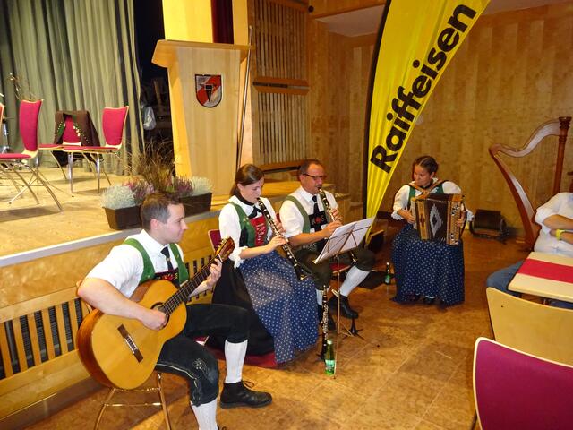 In verschiedenen Formationen aus den Reihen der Musikkapelle Fulpmes wurde musiziert.
 | Foto: privat