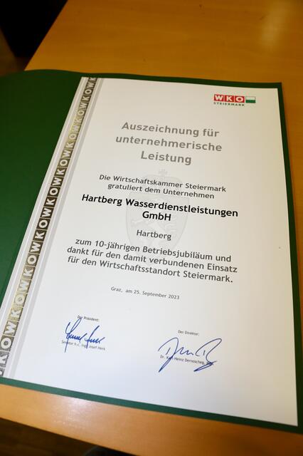 Dank und Anerkennung der WKO Steiermark für zehn Jahre erfolgreiche Tätigkeit. | Foto: Alfred Mayer