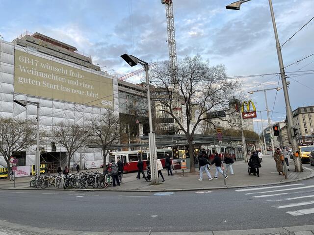 Der Julius-Tandler-Platz bekommt ein Facelift.  | Foto: Miriam Al Kafur