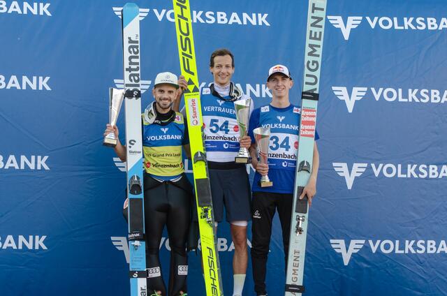 v.l. Vladimir Zografski, Gregor Deschwanden und Daniel Tschofenig standen am Sonntag auf dem Podest. | Foto: UVB Hinzenbach/Viehböck
