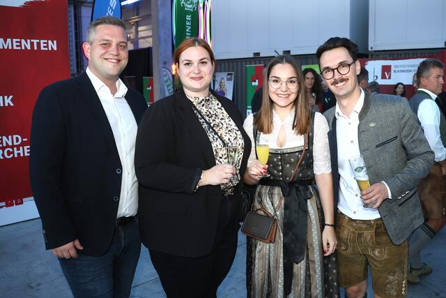 Sebastian Wolfram, Julia Abt, Julia Humer und Paul Humer bei der Festivalnacht. | Foto: Andreas Maringer