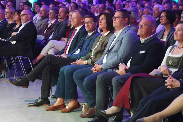 v.l. Thomas Stelzer, Markus Achleitner, Thomas Antlinger, Laurenz Pöttinger, Susanne Pühringer. | Foto: Andreas Maringer