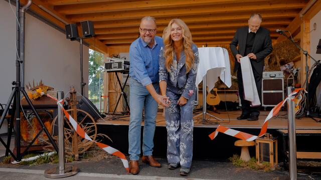 Jörg und Kerstin Rigger bei der Eröffnung in Traberg. | Foto: Foxhill Ranch