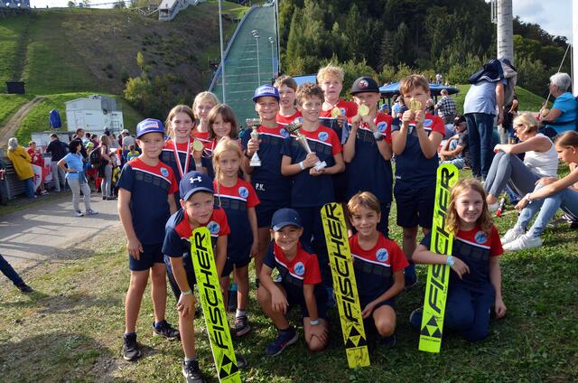 Man braucht sich im Springernachwuchs in Österreich keine Sorge machen, das zeigten die vielen jungen Nachwuchs-Skispringer. | Foto: BRS/Pointinger