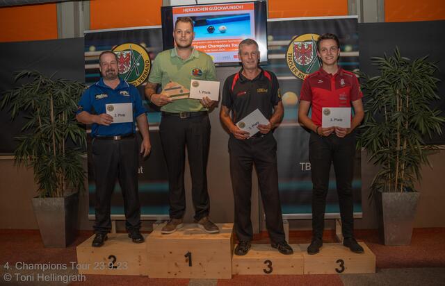 Die Erstplatzierten der 4. Championstour v.l.n.r. Richard Lercher (BC Kramsach), der strahlende Sieger Günther Parth (Pool x-Press Innsbruck), Andreas Mair (PBC Imst) und Simon Astl (BC Saustall Fieberbrunn) | Foto: Toni Hellingrath