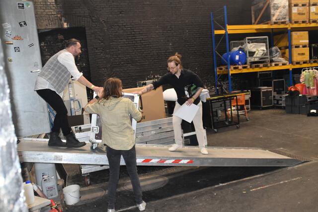 Backstage ging anschließend der Bühnenabbau los. | Foto: Cherelle Marek